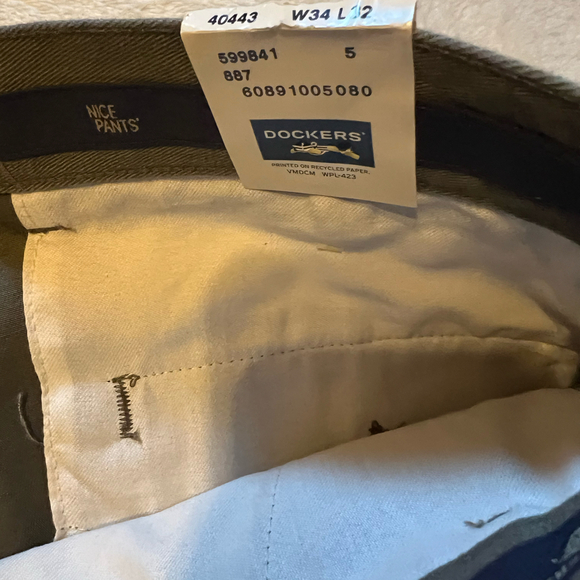 Mens Dockers Classic Fit Pleated Pants in khaki or Olive color  Size W34x32L - Picture 4 of 8